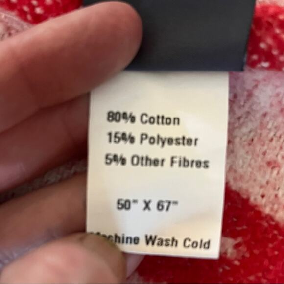 Roca Home Fringed Throw Blanket 50x67 Red White Reindeer Woven Soft Cozy Holiday - Picture 7 of 7